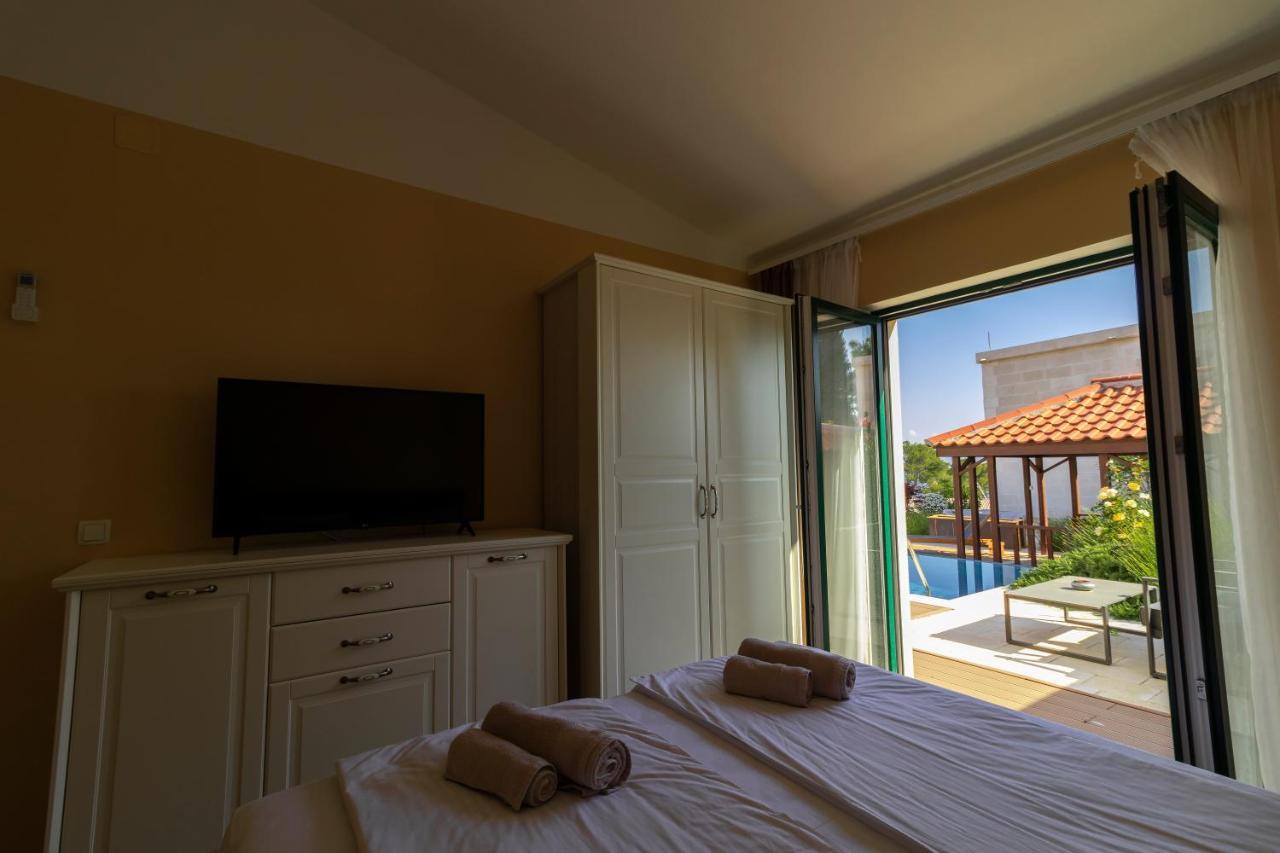 Sea Cats' Villas Sutivan Exterior photo